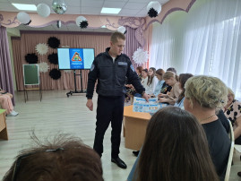 Профилактические мероприятия по предупреждению аварийности с участием несовершеннолетних «Пристегни себя и ребенка!» Профилактические мероприятия по предупреждению аварийности с участием несовершеннолетних «Пристегни себя и ребенка!».